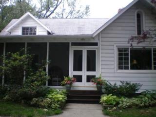 2404 Park St, Kalamazoo, MI 49001-4230