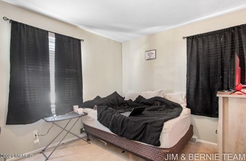 3100 Stratford Dr, Wyoming MI exterior