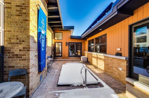 322 Kenmore Ave, Elmhurst IL 60126-3518 exterior