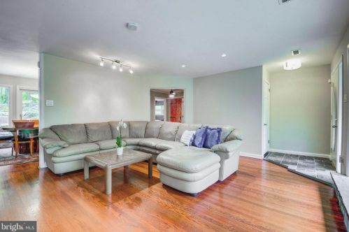 2115 Willow Brook Dr, Huntingdon Valley, PA 19006-5625