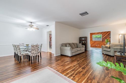 8314 Boxwood Dr, Tampa FL  33615-4937 exterior