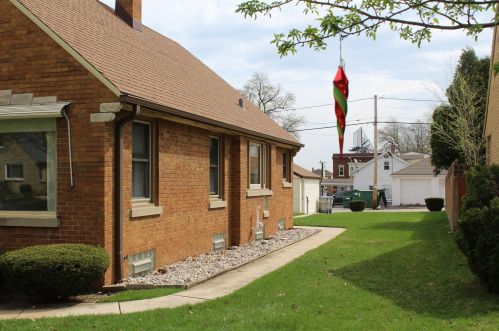 3554 14th St, Milwaukee, WI 53221-1640