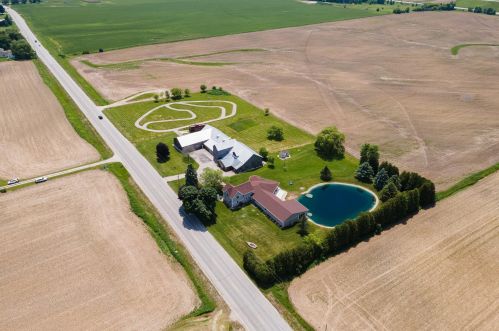 2916 County Road B, Manitowoc WI 54220-8950 exterior