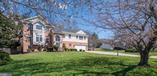 11801 Ambleside Dr, Rockville, MD 20854-2105