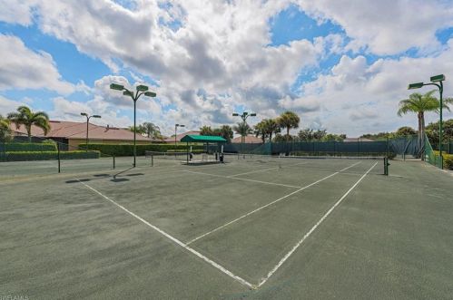 5975 Trophy Dr, Naples FL 34110-7310 exterior