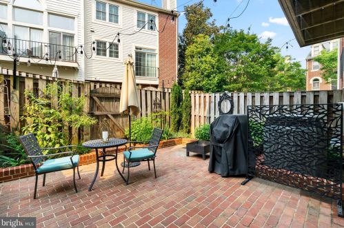 3803 Courtland Cir, Alexandria VA 22305-2061 exterior