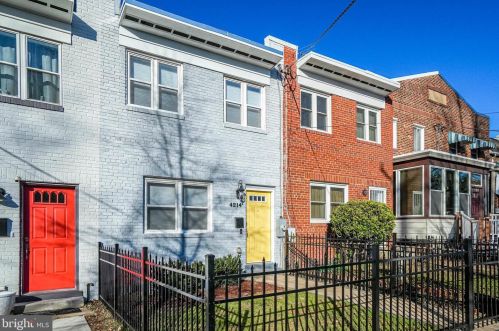 4214 Gault Pl, Washington, DC 20019-8005