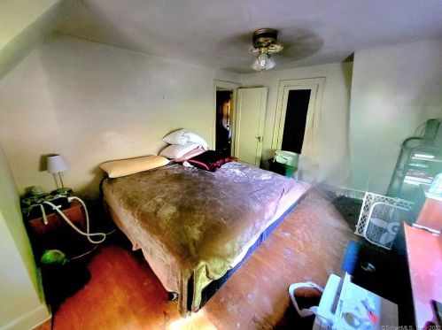 35 Oak Ave, Torrington CT 06790-6538 exterior