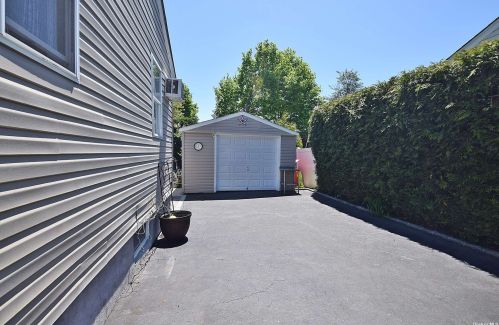 614 Bermuda Rd, Babylon NY 11704-7426 exterior