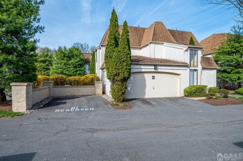 61 Carriage Pl, Edison, NJ 08820-4017