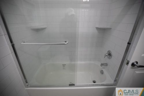 3707 Hana Rd, Edison NJ 08817-2550 exterior