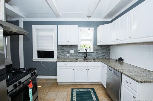 204 Broad St, Meriden CT 06450-6505 exterior