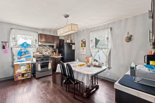 2861 7 St, Milwaukee WI 53215-3907 exterior