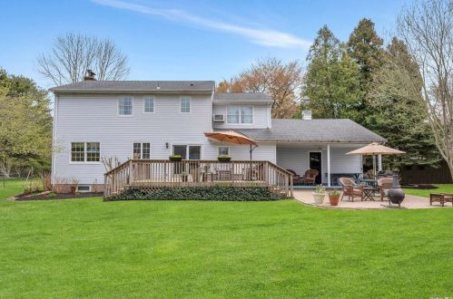 11 Maria Ct, Huntington Station NY 11746-2718 exterior