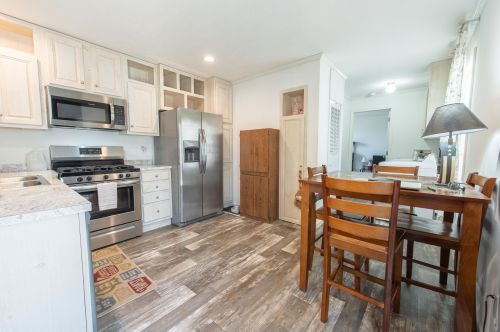 52 Longmeadow Dr, Concord NH 03301-3413 exterior