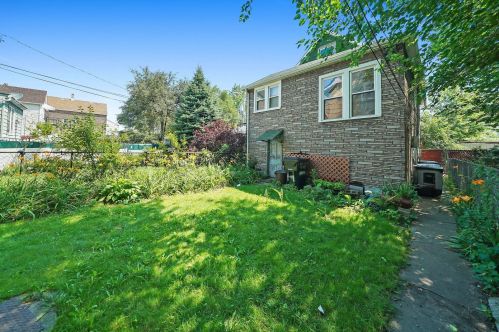 8417 Brandon Ave, Chicago IL 60617-4457 exterior