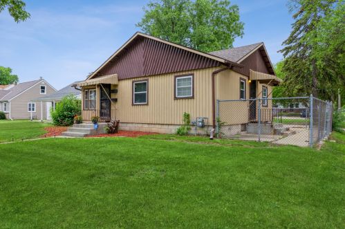 4279 61st St, Milwaukee, WI 53220-3094