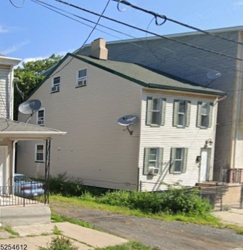 16 Amity St, Paterson, NJ 07522-1812