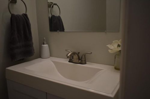 665 Newton Sq, Moon Twp PA 15108-1050 exterior