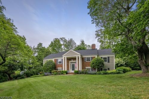 37 Nicholson Dr, Chatham Township, NJ 07928-1134