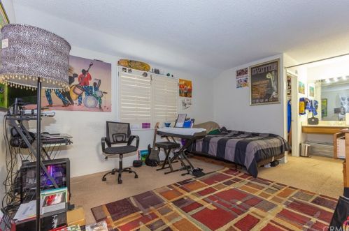 1042 Walnut St, Tustin CA 92780-4642 exterior