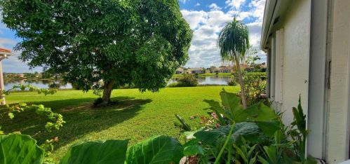 689 Treasure Cv, Fort Pierce FL 34986-3438 exterior