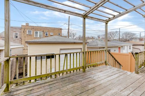 4755 Lotus Ave, Chicago IL 60641-4815 exterior