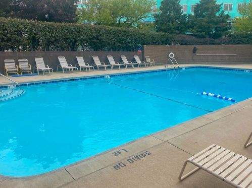 7201 Lincoln Ave, Chicago IL  60712-1821 exterior