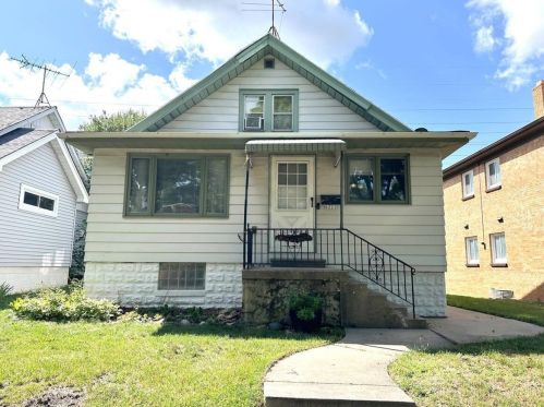 6221 Fairview Ave, Milwaukee WI  53213-4151 exterior