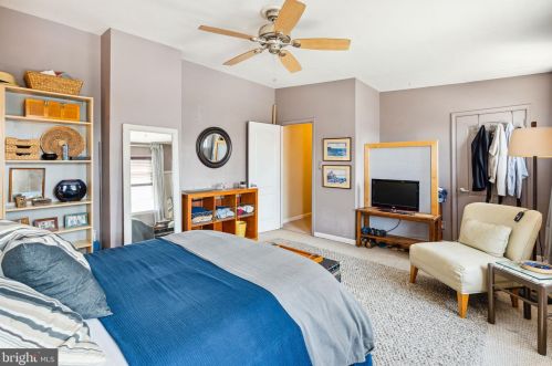 1331 Dickinson St, Philadelphia PA 19147-6211 exterior