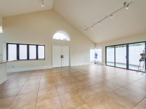 578 Bay Villas Ln, Naples, FL 34108-2842