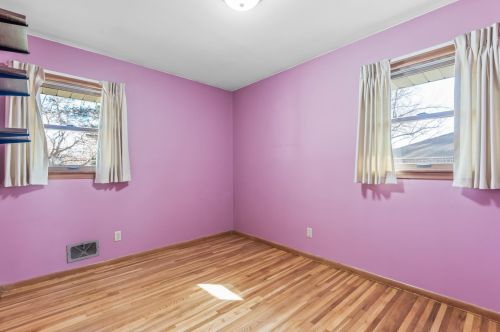 261 Gresham Ave, Saint Paul MN 55128-3916 exterior