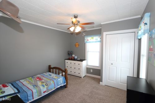 324 Lincoln Lk Ave, Lowell MI 49331-8540 exterior