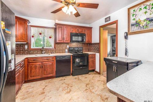 511 Nostrand Ave, Central Islip NY 11722-1918 exterior