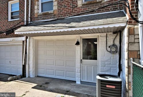 8721 Jackson St, Philadelphia PA 19145-2427 exterior