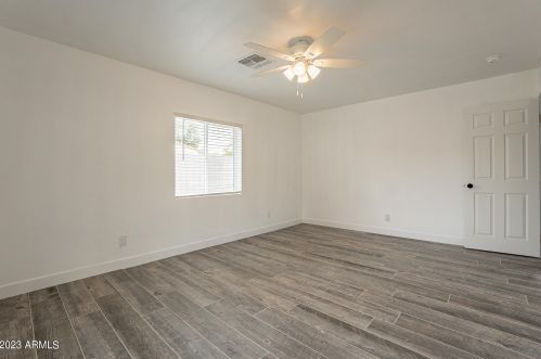 5039 18 Ave, Phoenix AZ 85015-6121 exterior