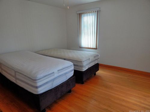 75 Smith St, Derby CT 06418-1217 exterior