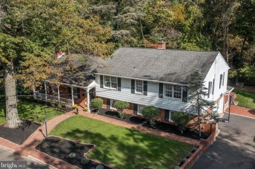 705 10th St, Riverton, NJ 08077-1715