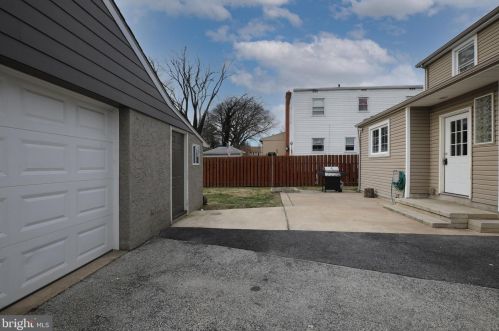 23 Ridgeway Ave, Manor PA 19036-1924 exterior