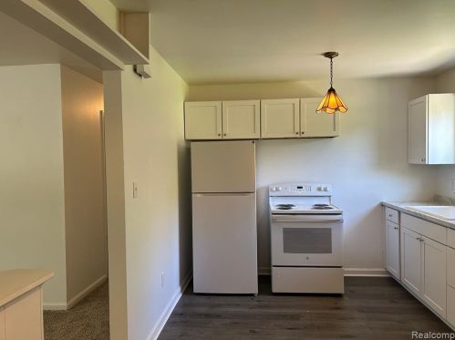 6220 Nightingale St, Dearborn Heights MI  48127-3046 exterior