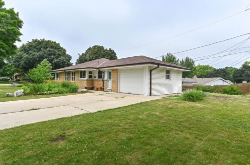 5551 Jerelyn Pl, Milwaukee WI 53219-2275 exterior