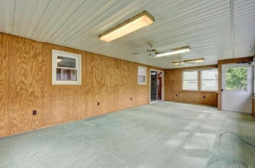 26 Iroquois Rd, Enfield CT 06082-6122 exterior