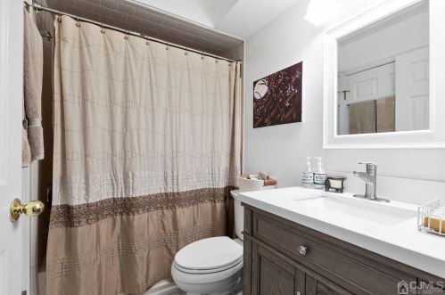 1532 Waterford Dr, Edison NJ  08817-1919 exterior