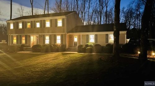 56 Trommel Dr, Mahwah, NJ 07430-1533