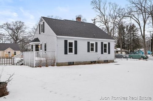 2533 Philo Ave, Meskegon MI 49441-1229 exterior