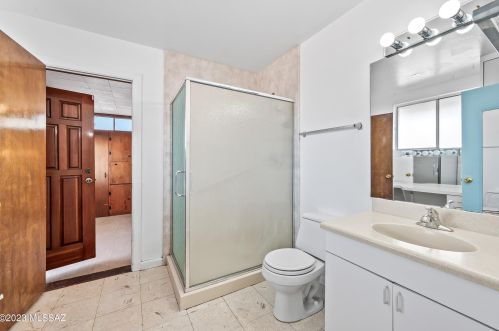 8542 Desert Steppes Dr, Tucson AZ  85710-4210 exterior