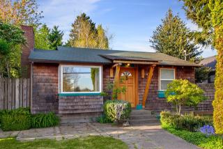 4708 Cloverdale St, Seattle, WA 98118-4634