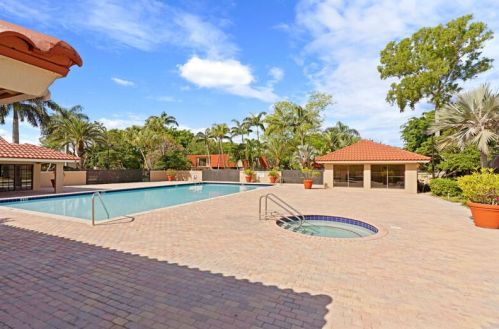 8152 Thames Blvd, Boca Raton FL 33433-8305 exterior