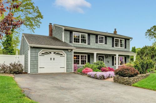 12 Tanglewood Rd, Middletown, NJ 07748-1035