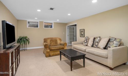 2716 Hampshire Blvd, Grand Rapids MI 49506-4774 exterior